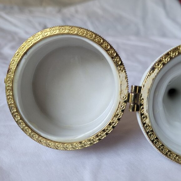 Angel Porcelain Trinket Box Harp Floral Vintage Gold Tone Trim Clasp Ring Box - Picture 9 of 15